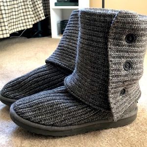 Grey knit medium heigh UGGs
